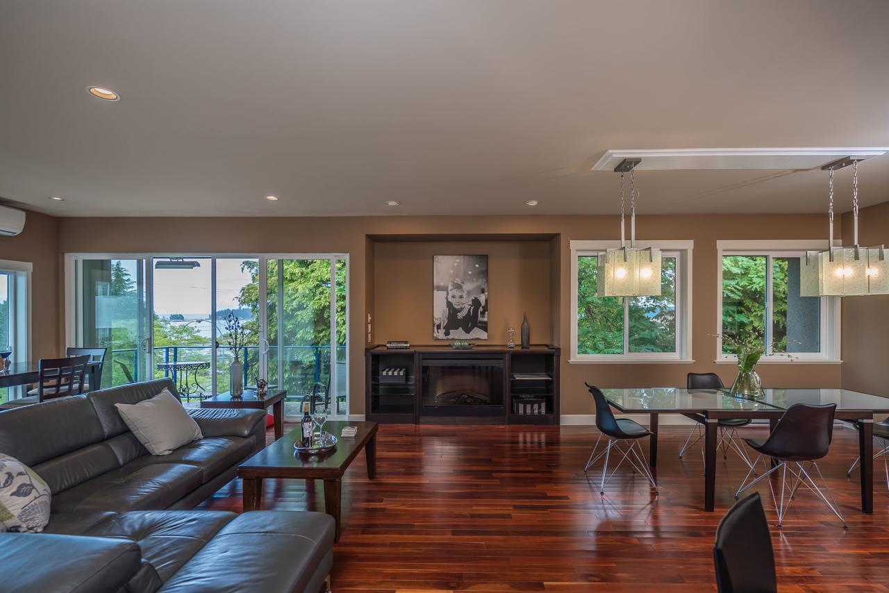 Luxury Penthouse Downtown Nanaimo Apartment ภายนอก รูปภาพ