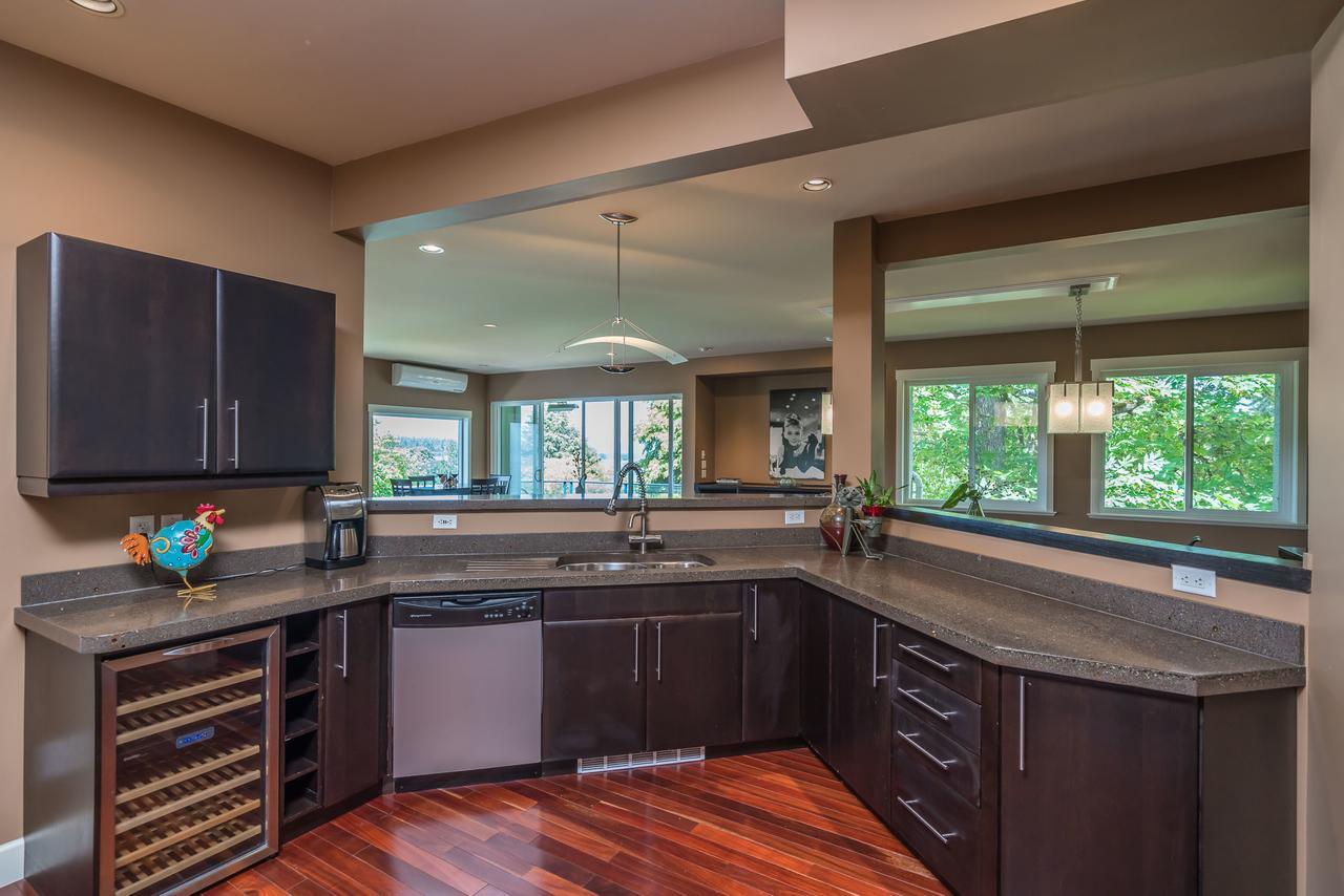 Luxury Penthouse Downtown Nanaimo Apartment ภายนอก รูปภาพ