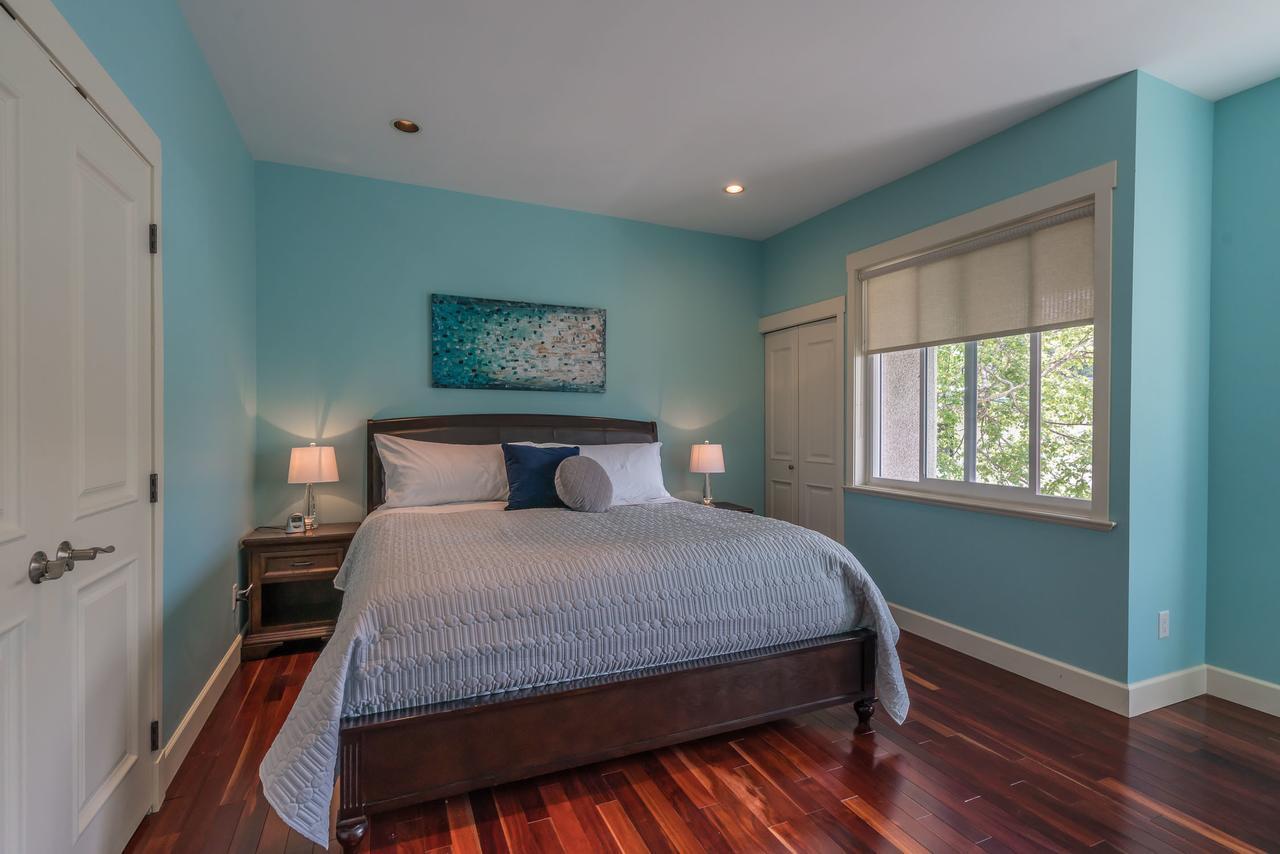 Luxury Penthouse Downtown Nanaimo Apartment ภายนอก รูปภาพ